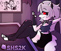 Loona Checking Her Phone by SuperHyperSonic2000